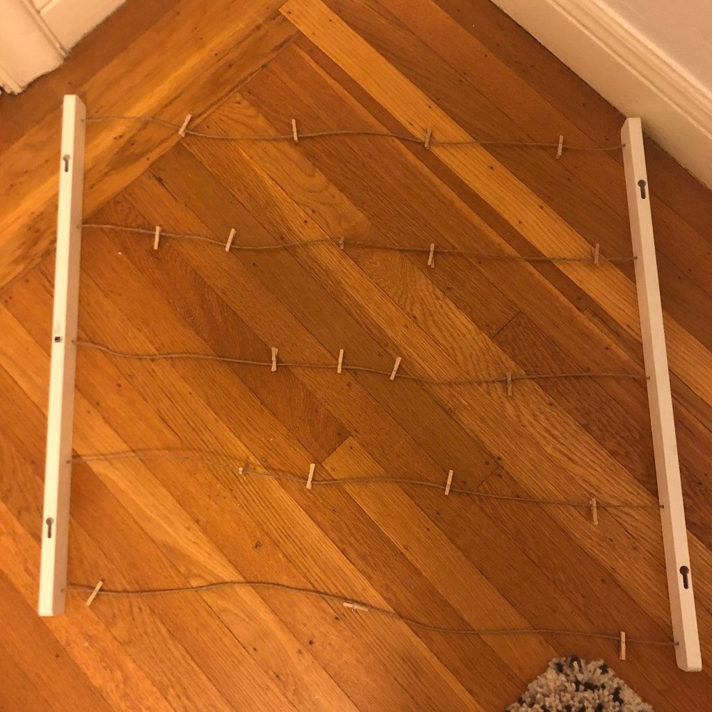 rope picture hanger with clips